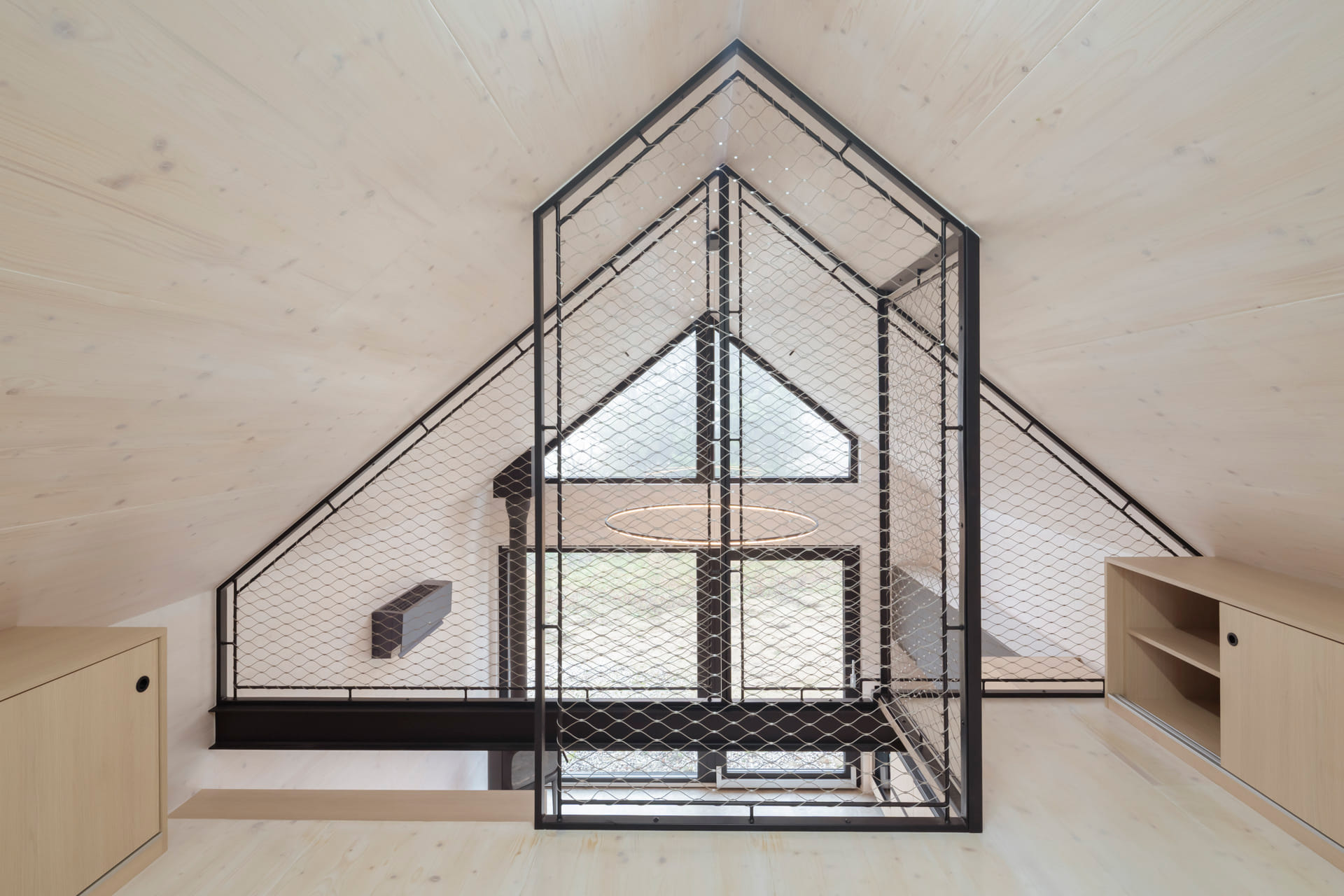 Hideaway modul, podkrovní patro pohled na schody