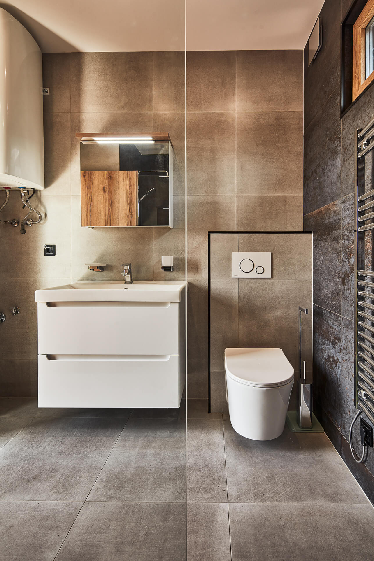 Modul hideaway 48m2 Břežany, koupelna umyvadlo s zrcadlem.
