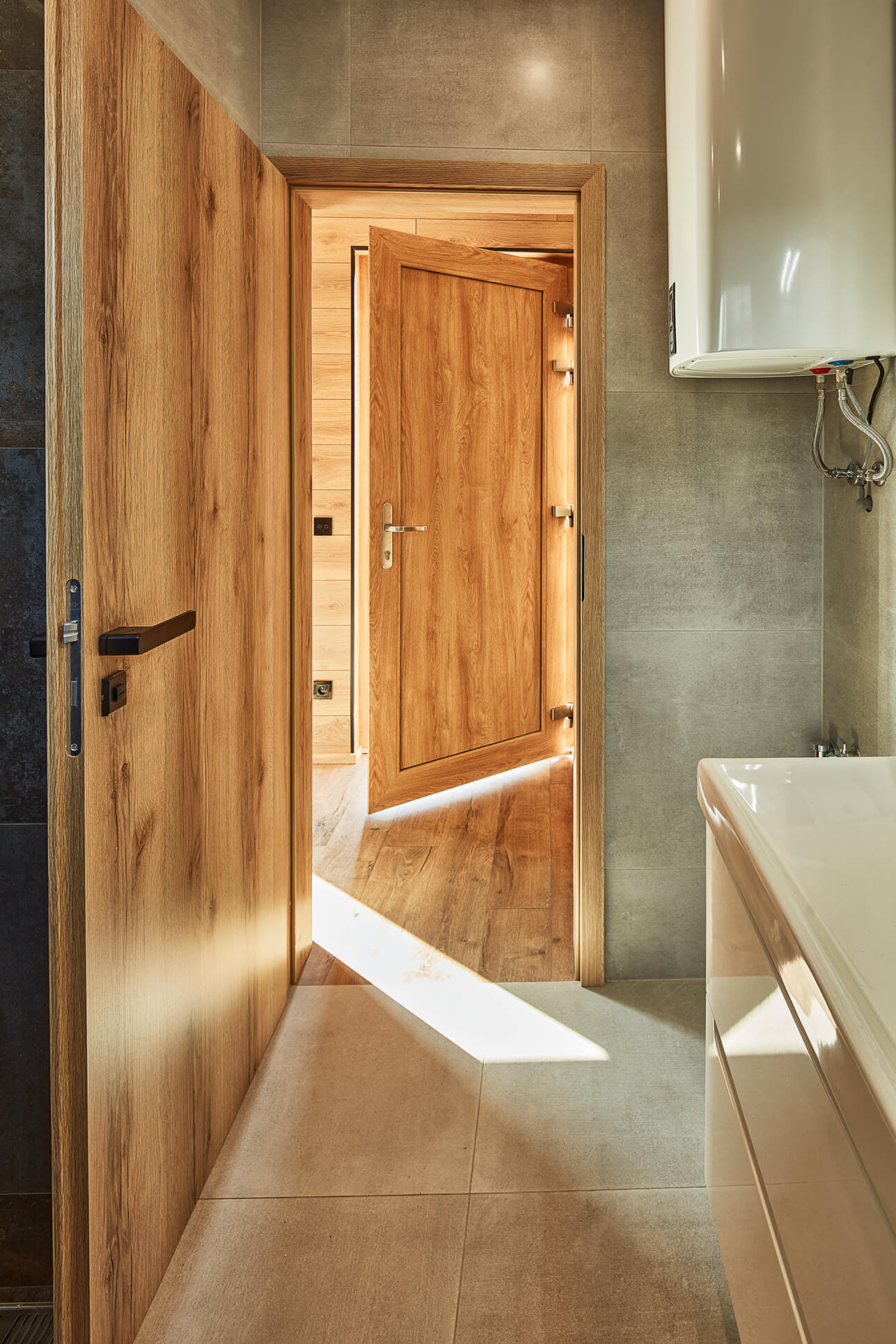 Modul hideaway 48m2 Břežany, chodba.