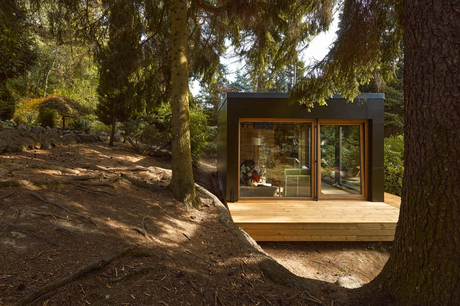 Modul Hideaway ateliér ze strany pohled z lesa